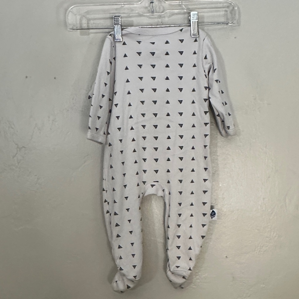 Nested Bean White Footie with Triangle Pattern - Picture 2 of 3